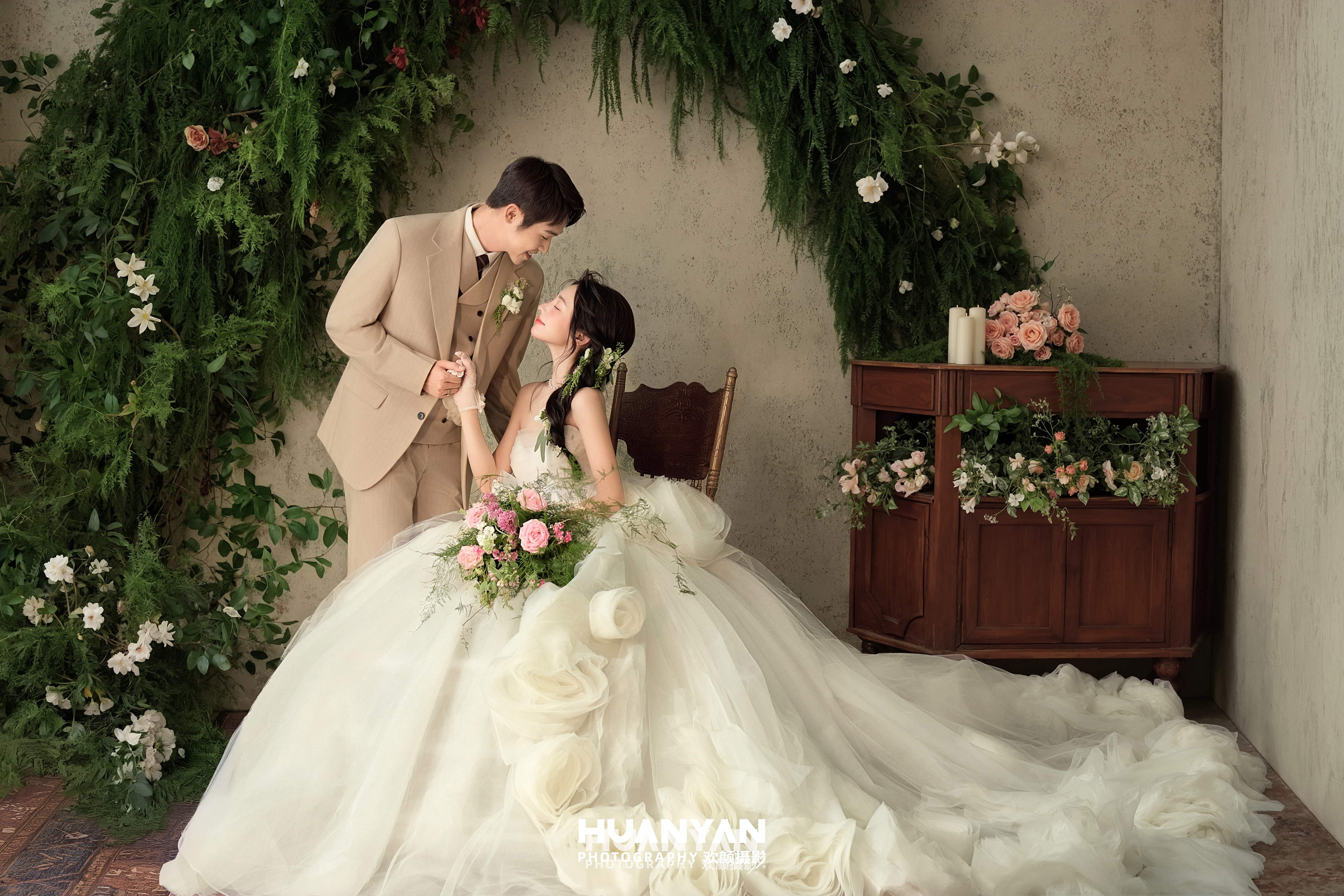 花影与共客片第11张｜韩式温柔婚纱照，摄于室内影棚