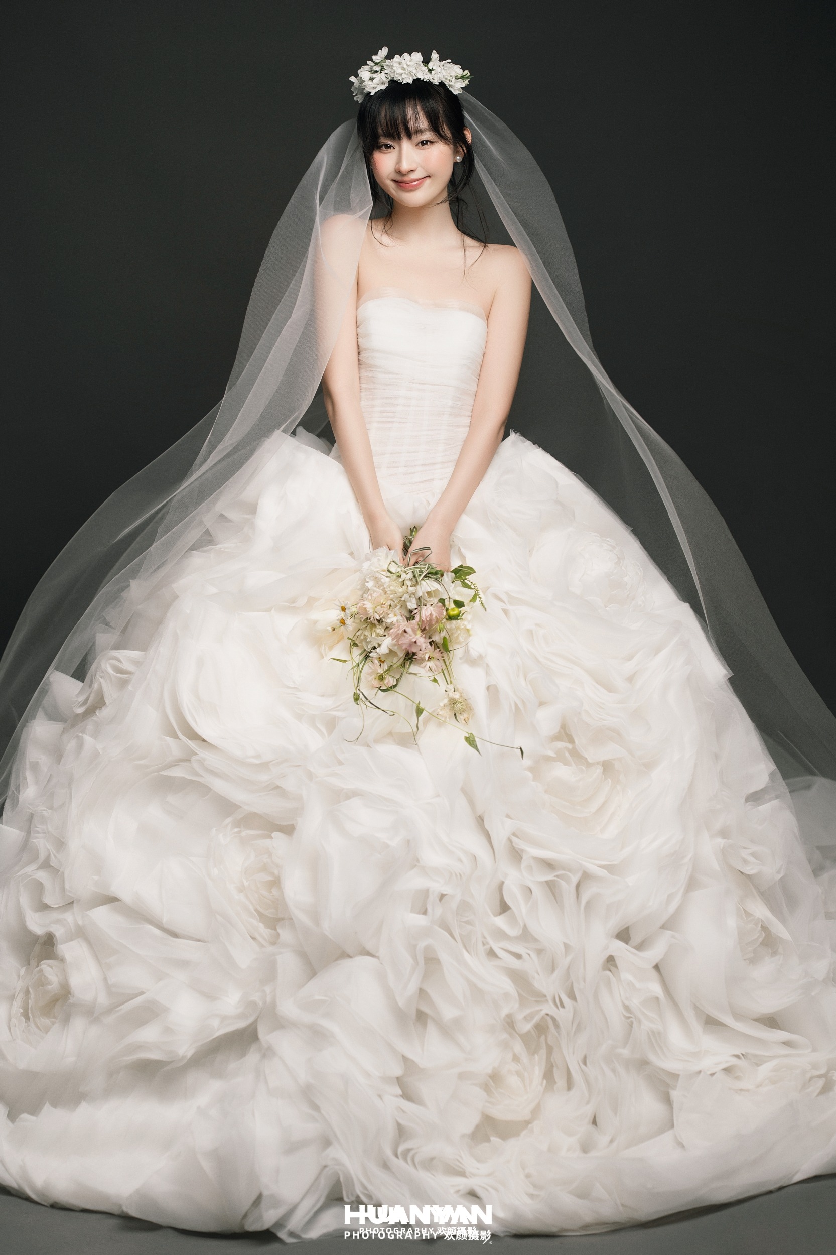 云间甜梦：浪漫唯美婚纱照室内影棚实拍