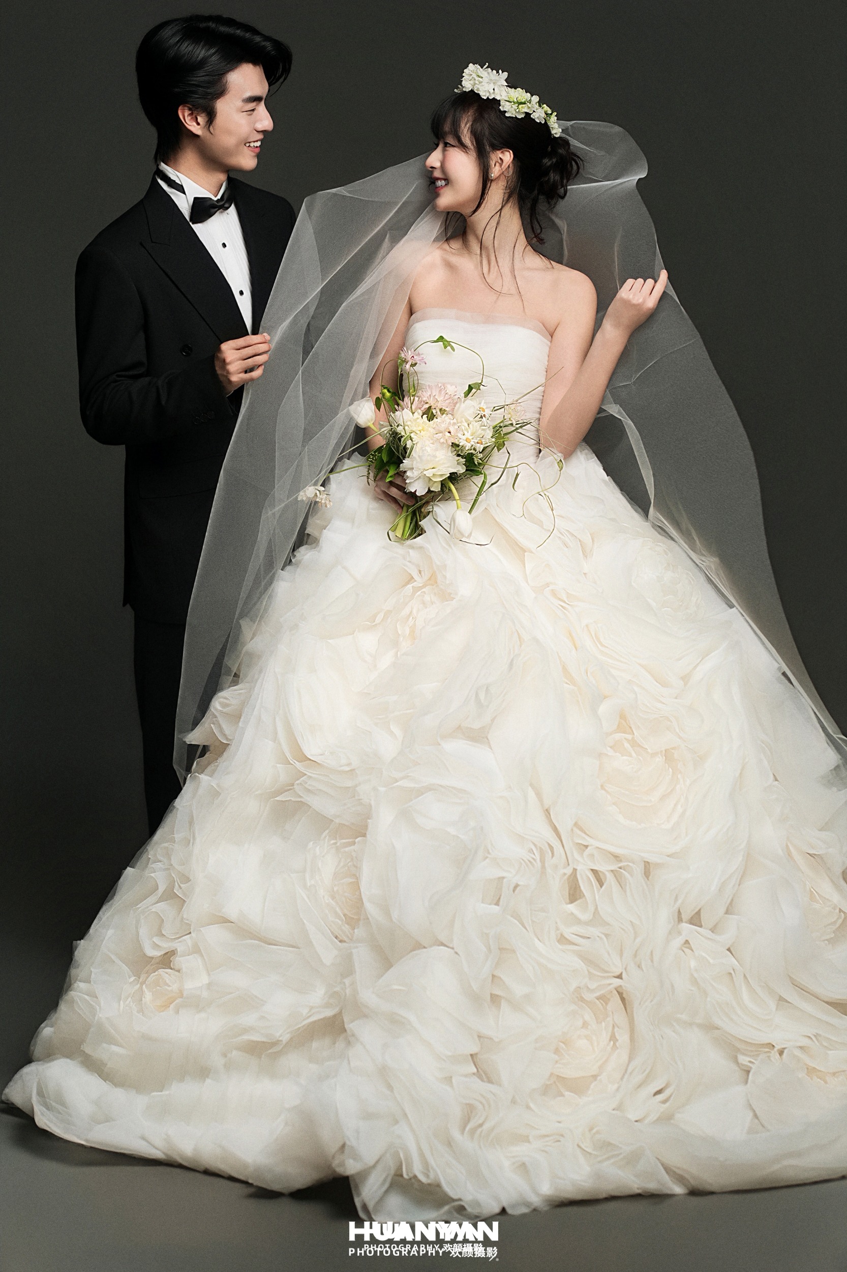 云间甜梦客片第3张｜浪漫唯美婚纱照，摄于室内影棚