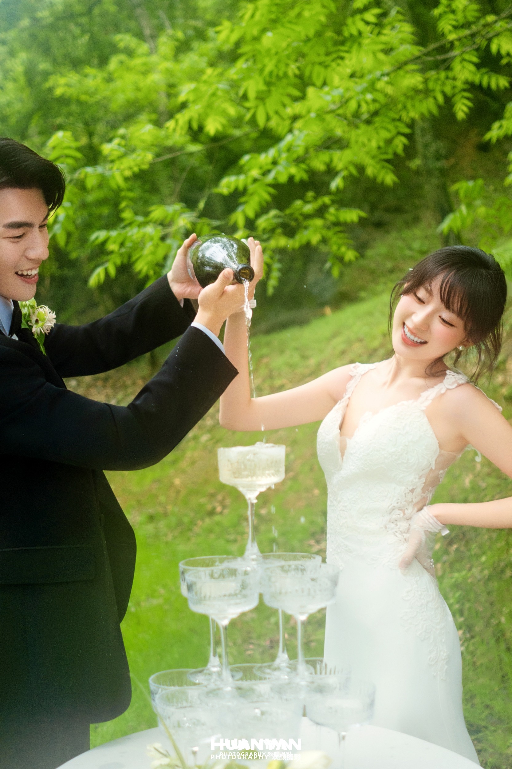 杯中盛夏：清新自然婚纱照户外自然实拍