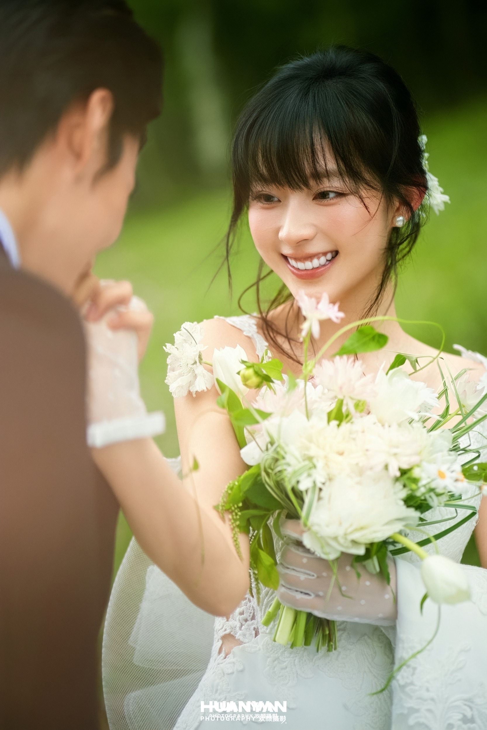 杯中盛夏：清新自然婚纱照户外自然实拍