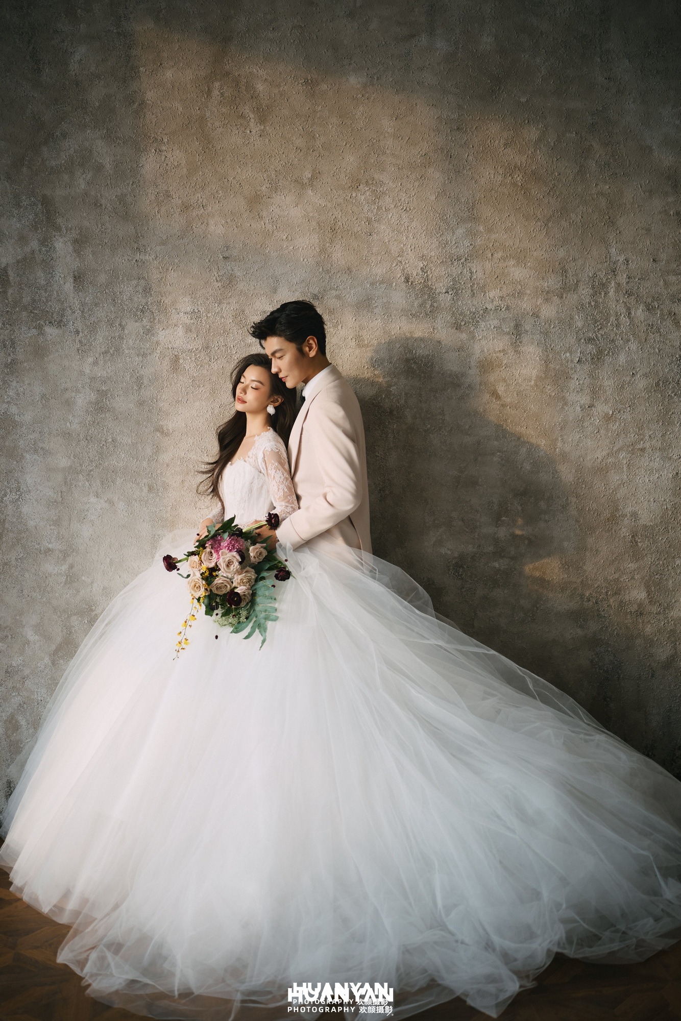 纱与旧时光：轻奢高级婚纱照室内影棚实拍
