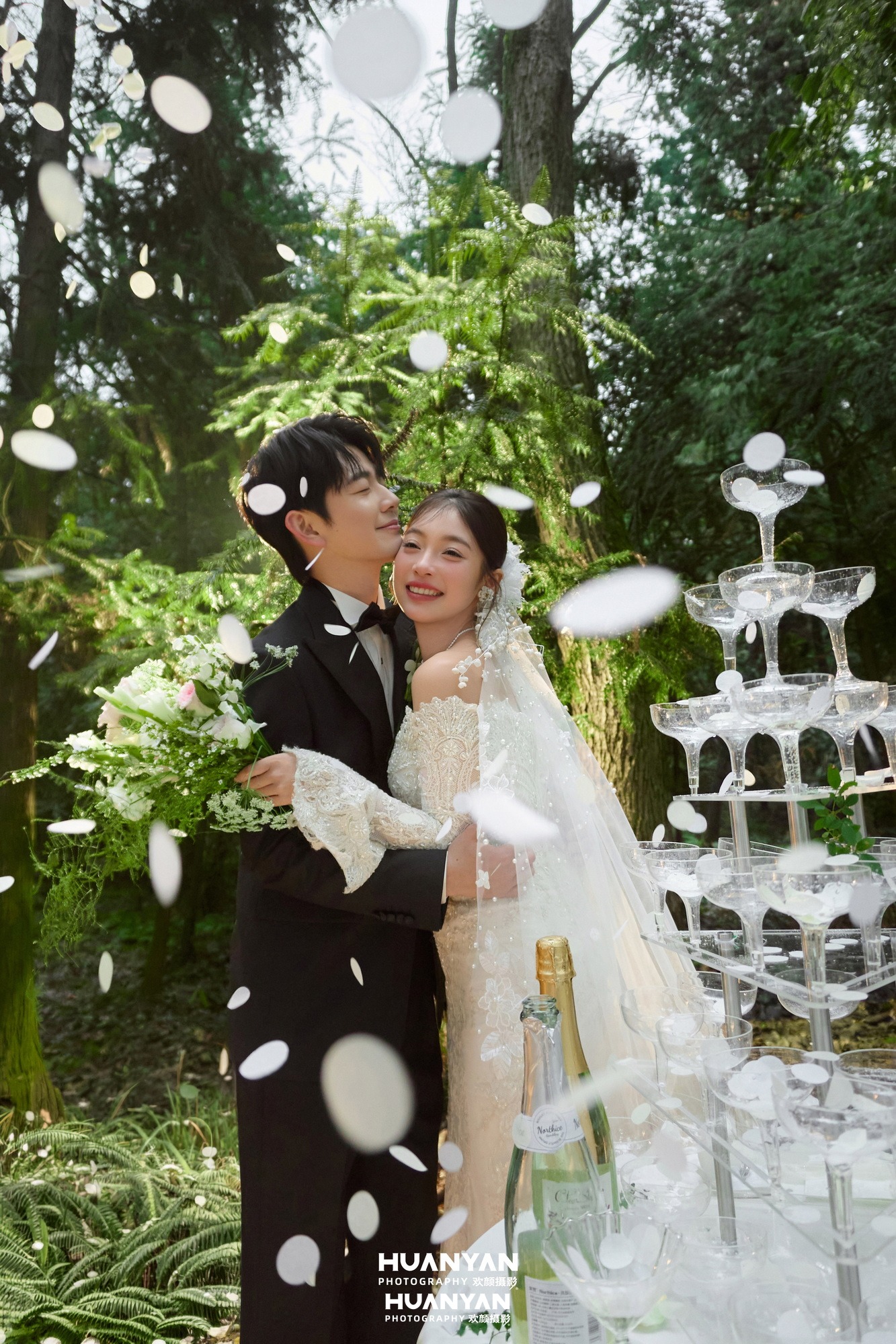 清新自然婚纱照 · 户外自然场景 · 林间一问客片