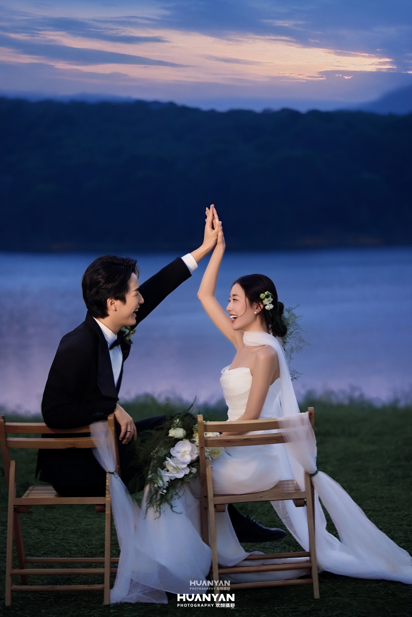 清新自然婚纱照 · 湖畔江景场景 · 湖蓝暮色客片