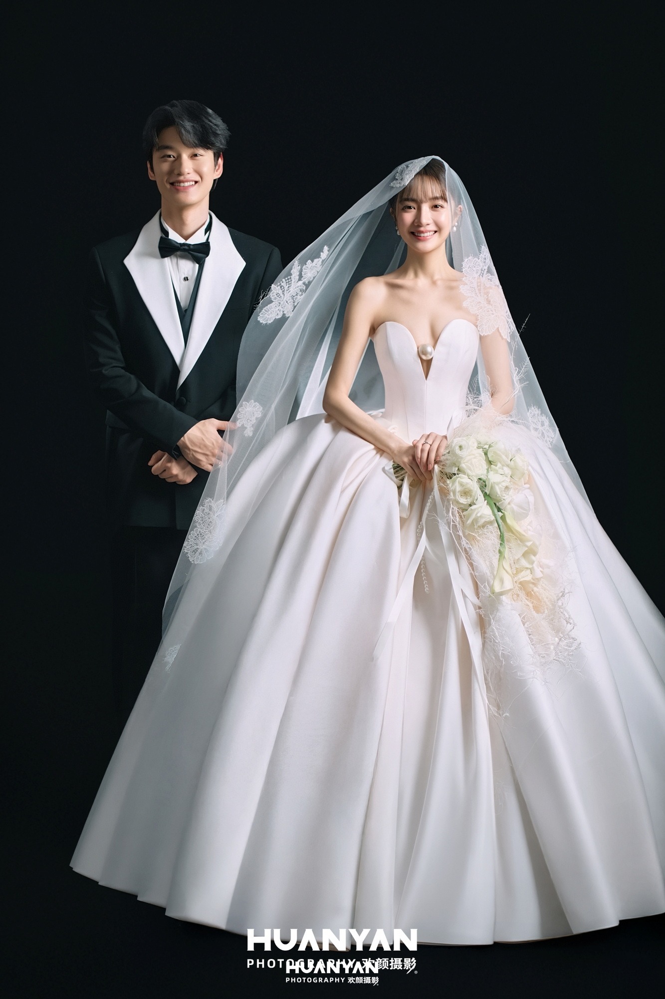 一束追光客片第3张｜韩式温柔婚纱照，摄于室内影棚