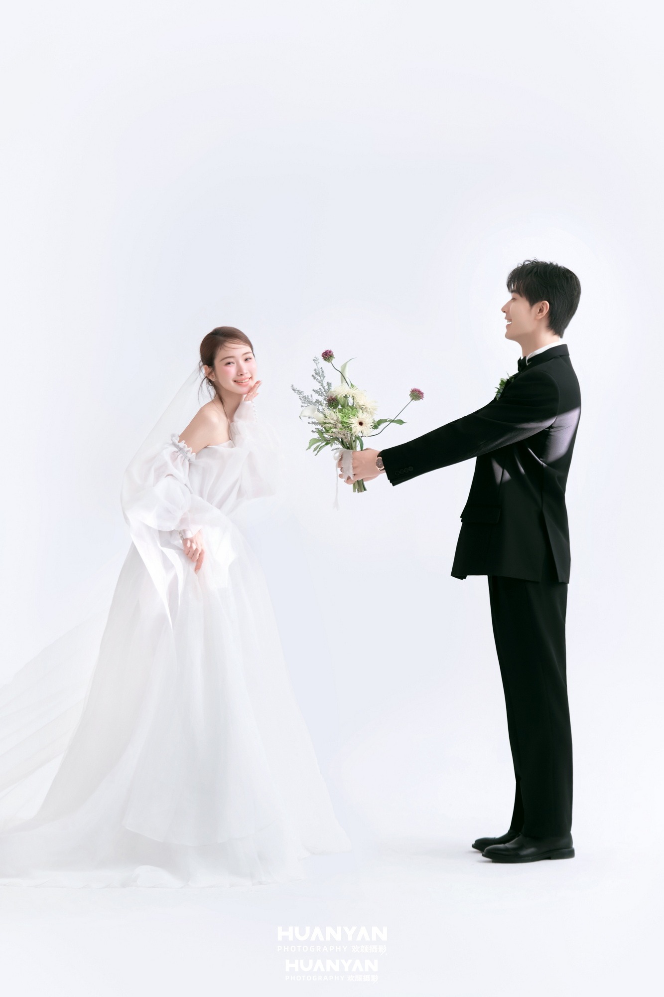 郁香小叙客片第11张｜韩式温柔婚纱照，摄于室内影棚