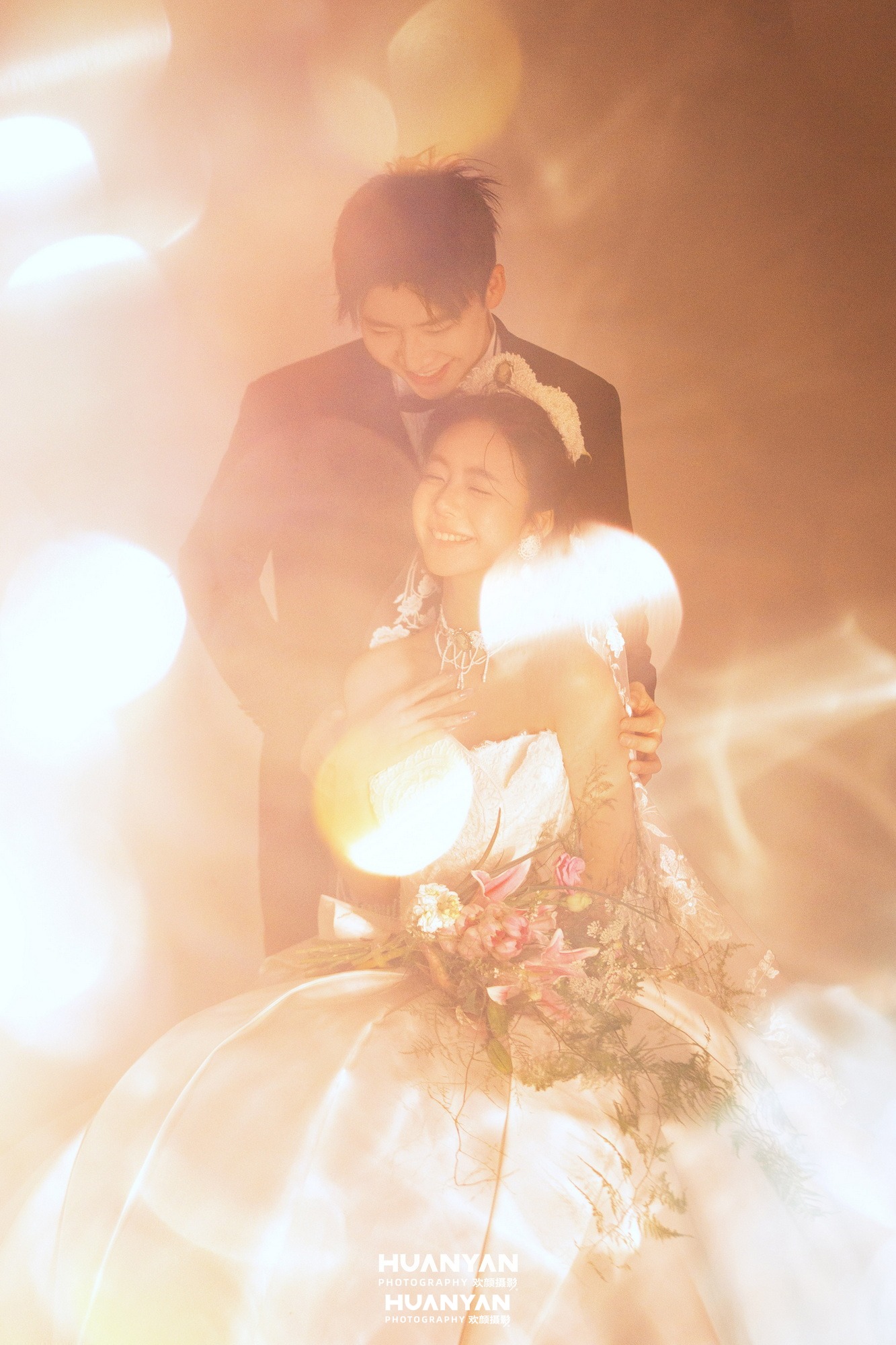 浮光拥影：浪漫唯美婚纱照室内影棚实拍