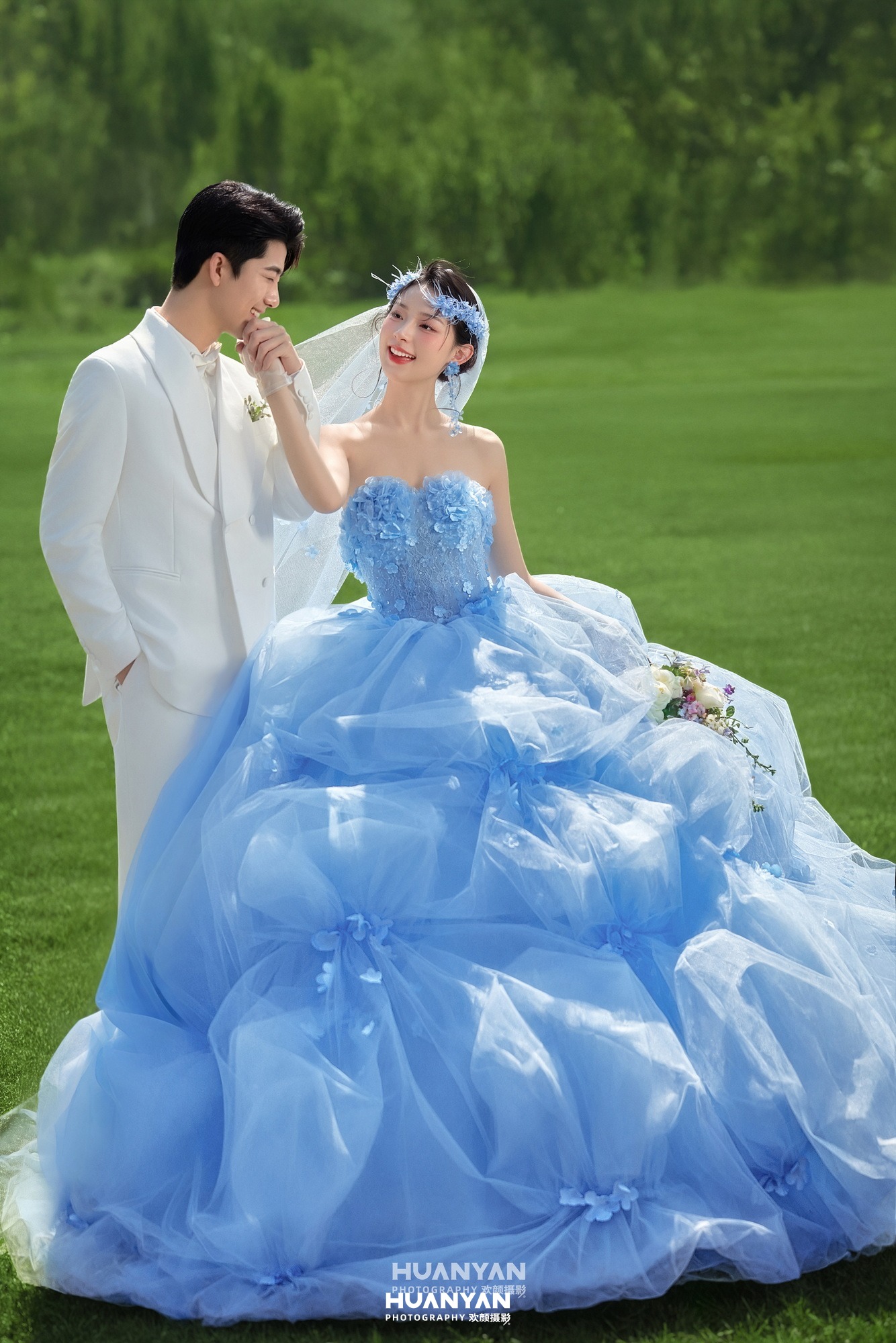 蓝絮晴野：清新自然婚纱照户外自然实拍