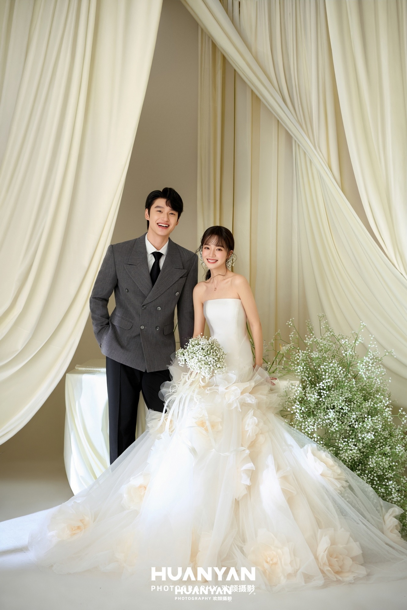 韩式温柔婚纱照 · 室内影棚场景 · 为爱举杯客片