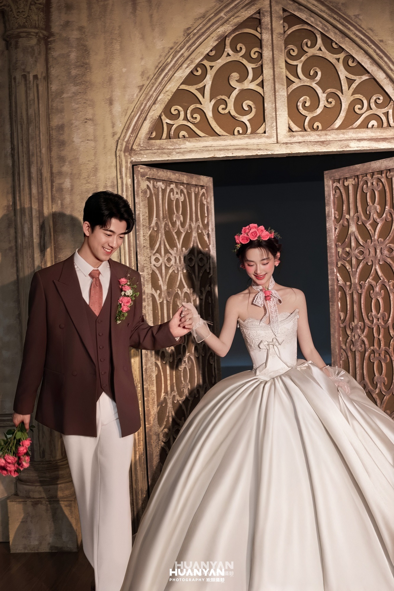 玫瑰沙龙：法式浪漫婚纱照室内影棚实拍