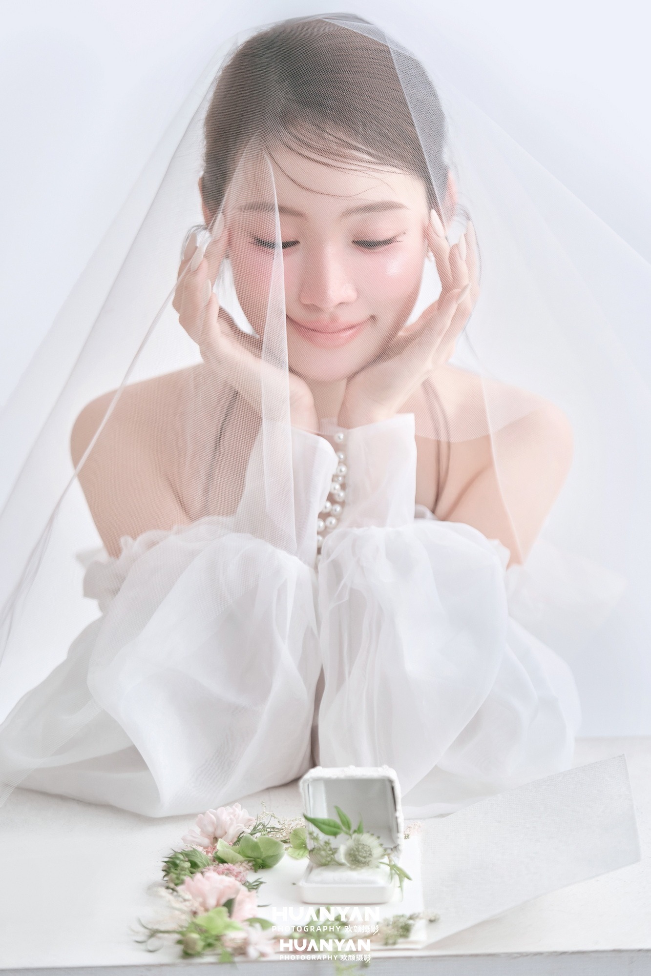 郁香小叙：韩式温柔婚纱照室内影棚实拍
