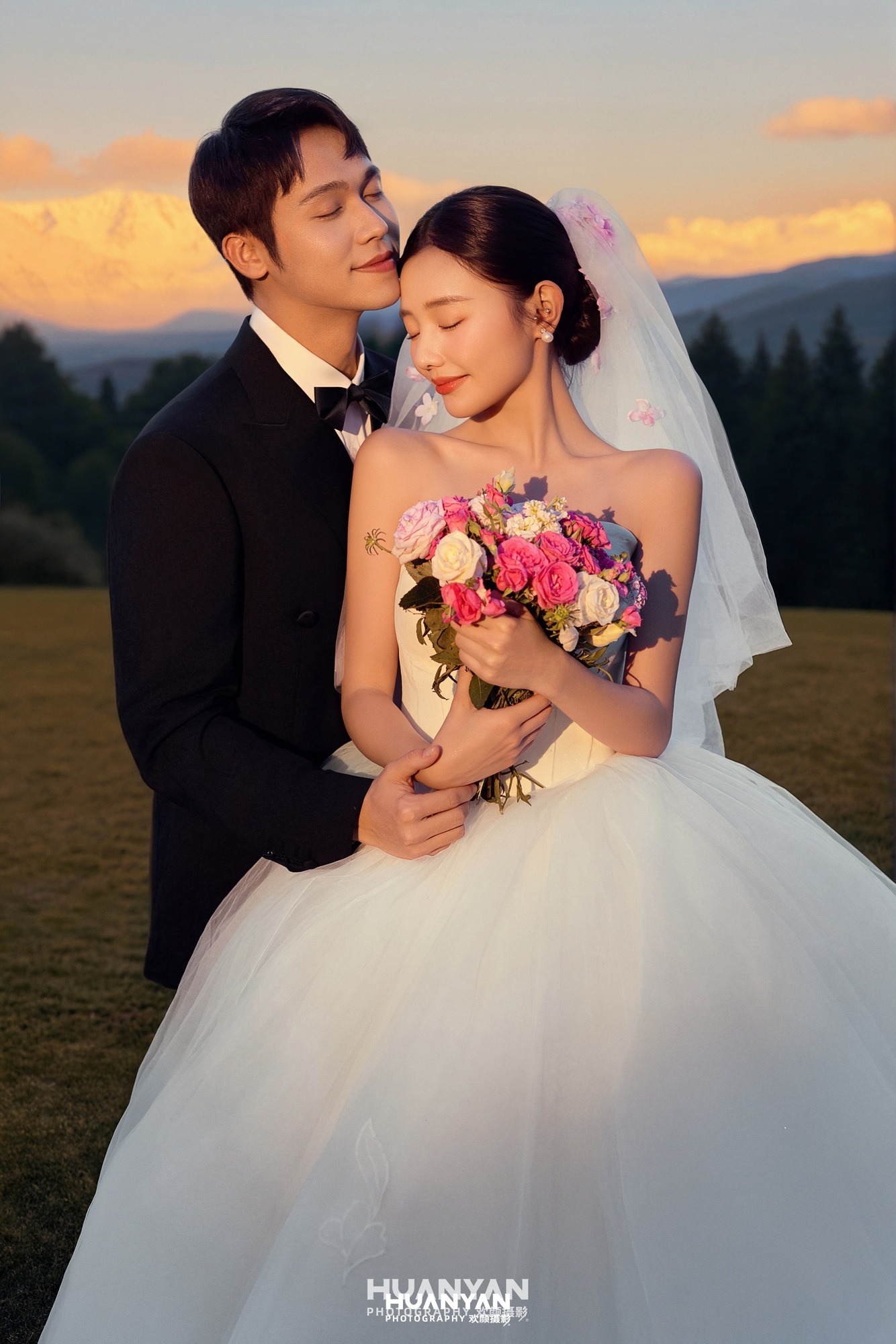浪漫唯美婚纱照 · 户外自然场景 · 霞染雪山客片