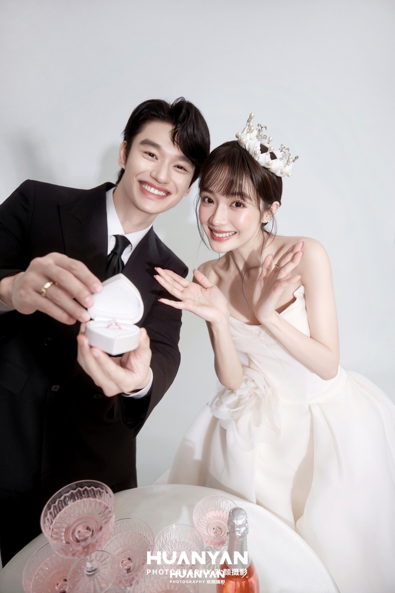 韩式温柔婚纱照 · 室内影棚场景 · 粉色气泡客片