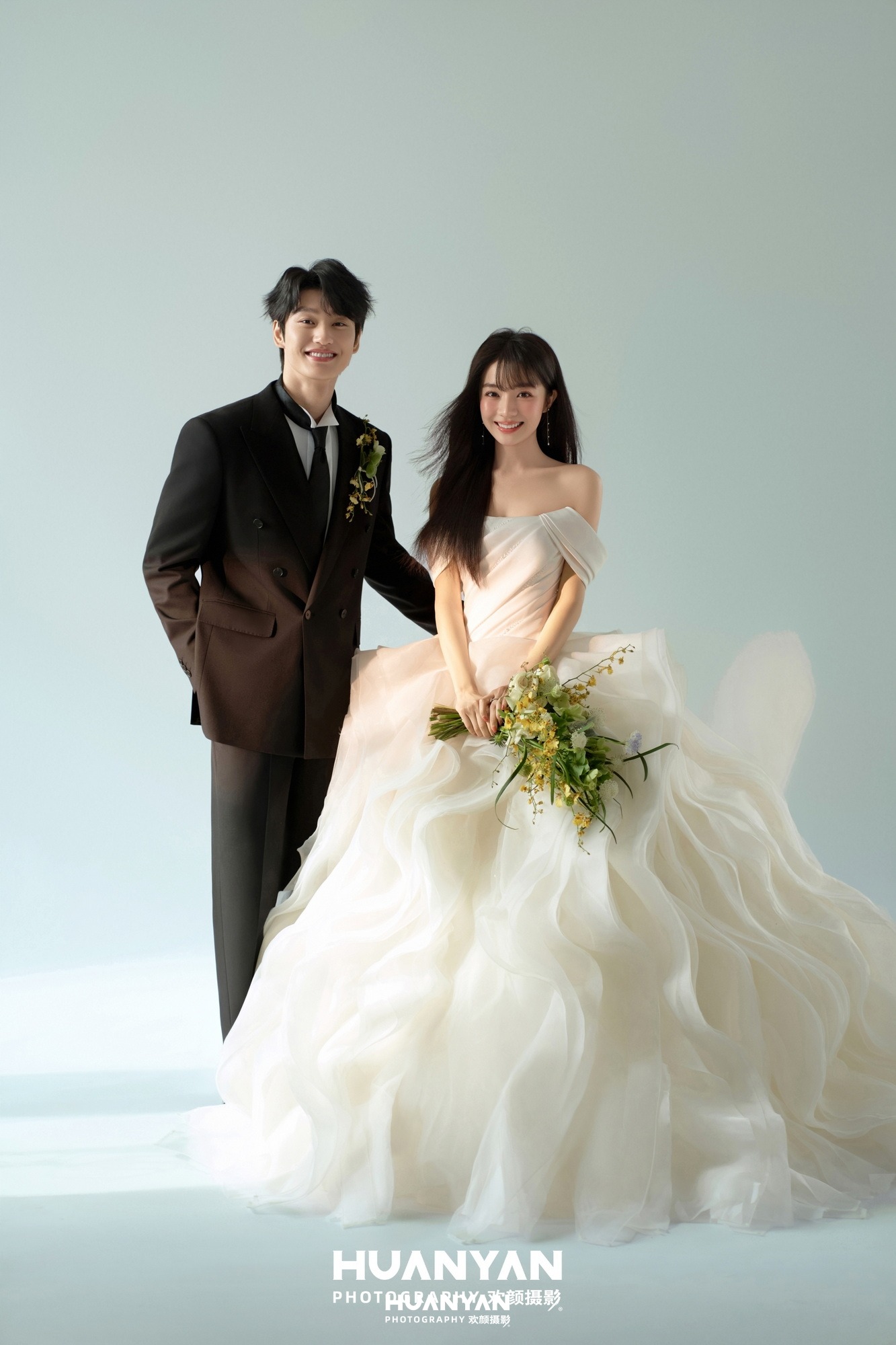 极简婚纱照 · 室内影棚场景 · 暖雾入怀客片