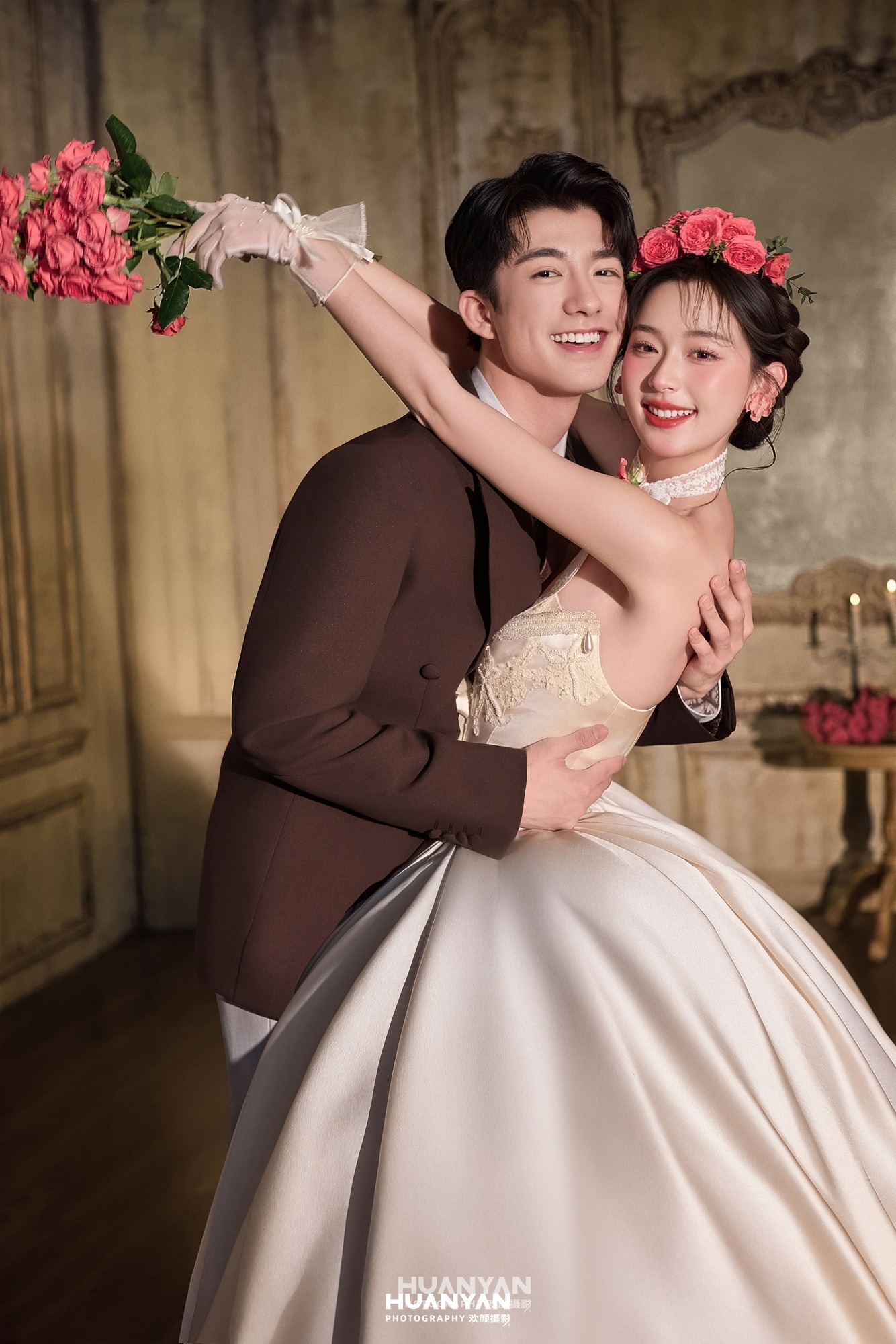 玫瑰沙龙：法式浪漫婚纱照室内影棚实拍