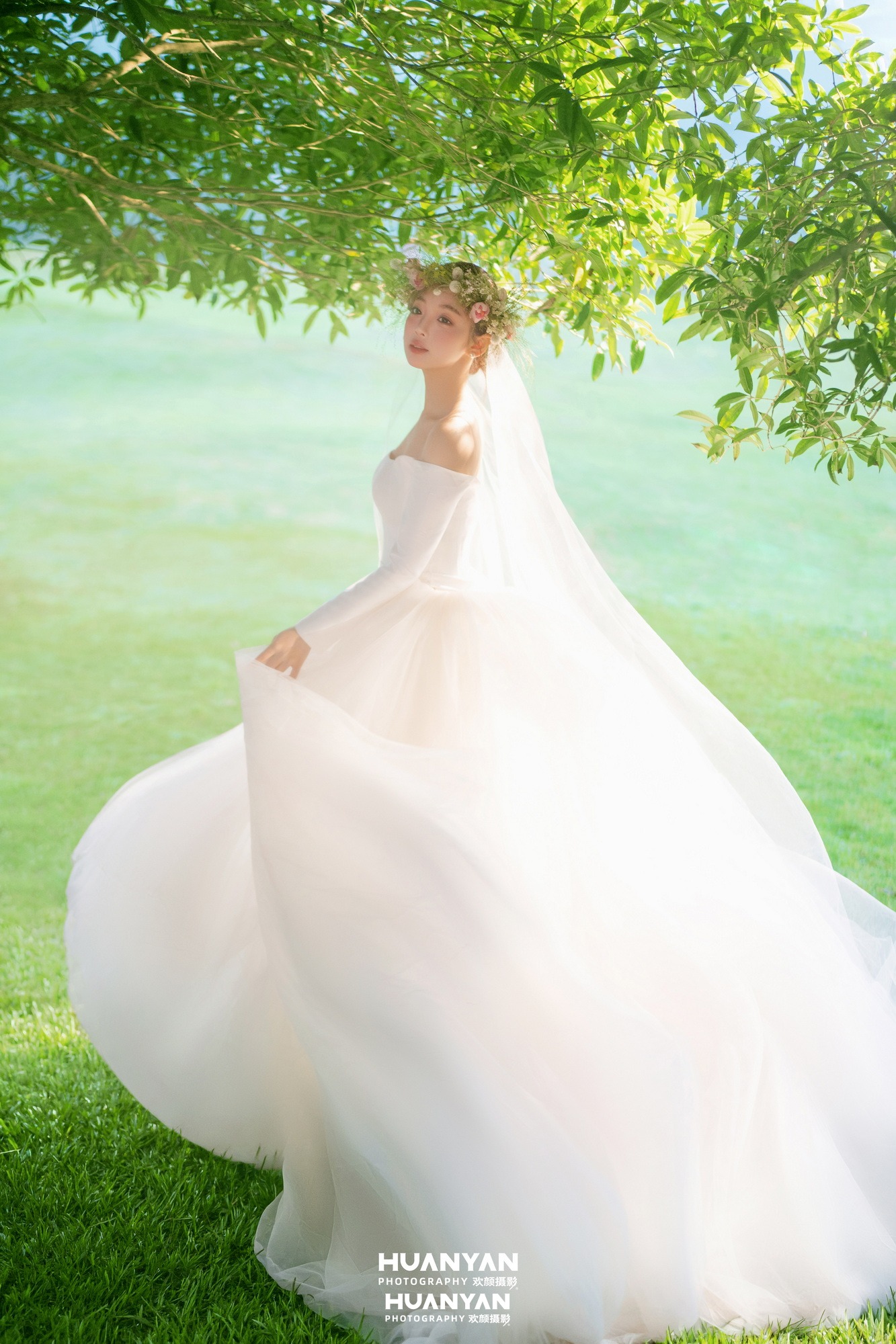 清新自然婚纱照 · 户外自然场景 · 花冠与风客片