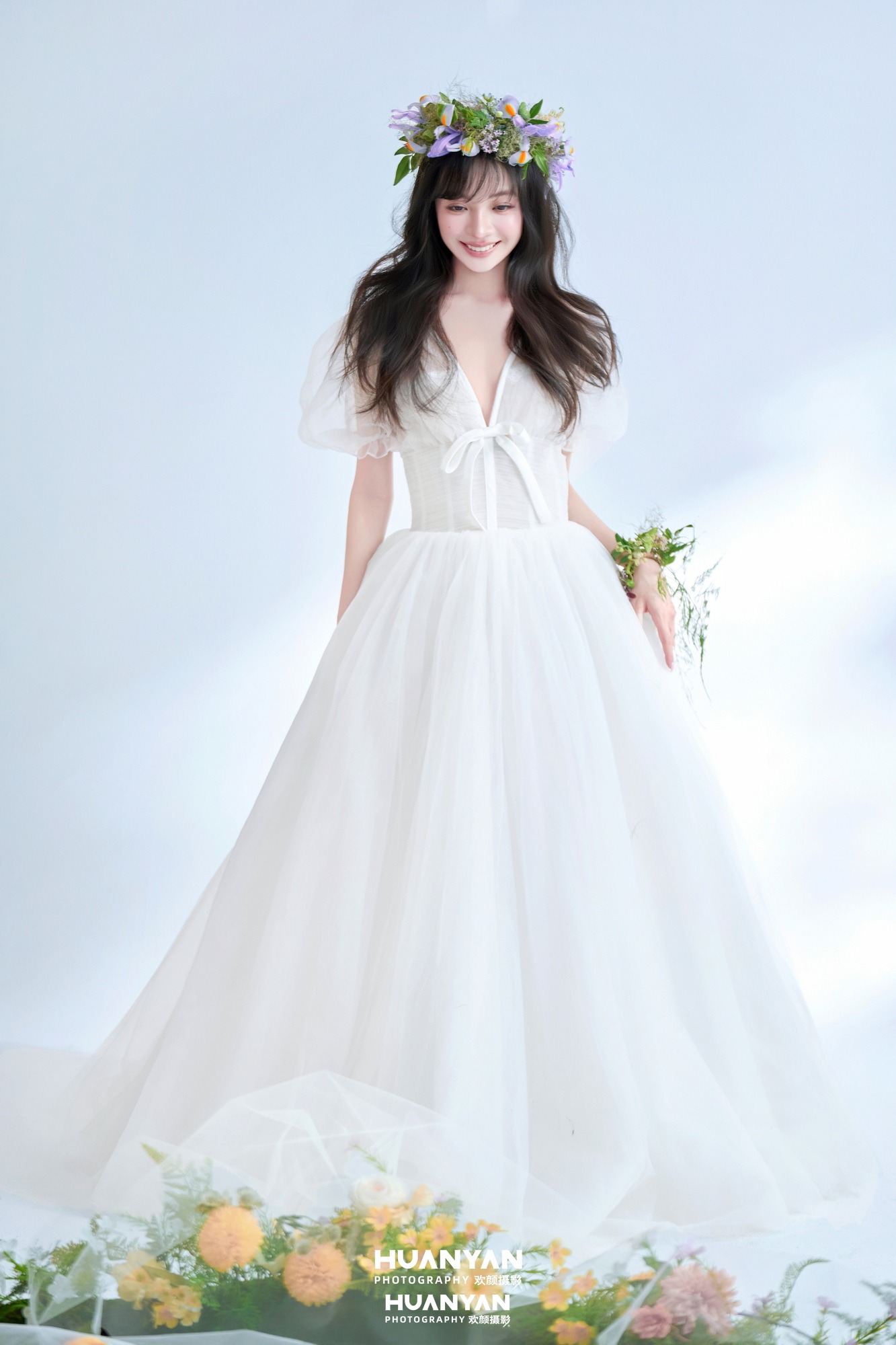 花环午后客片第11张｜清新自然婚纱照，摄于室内影棚