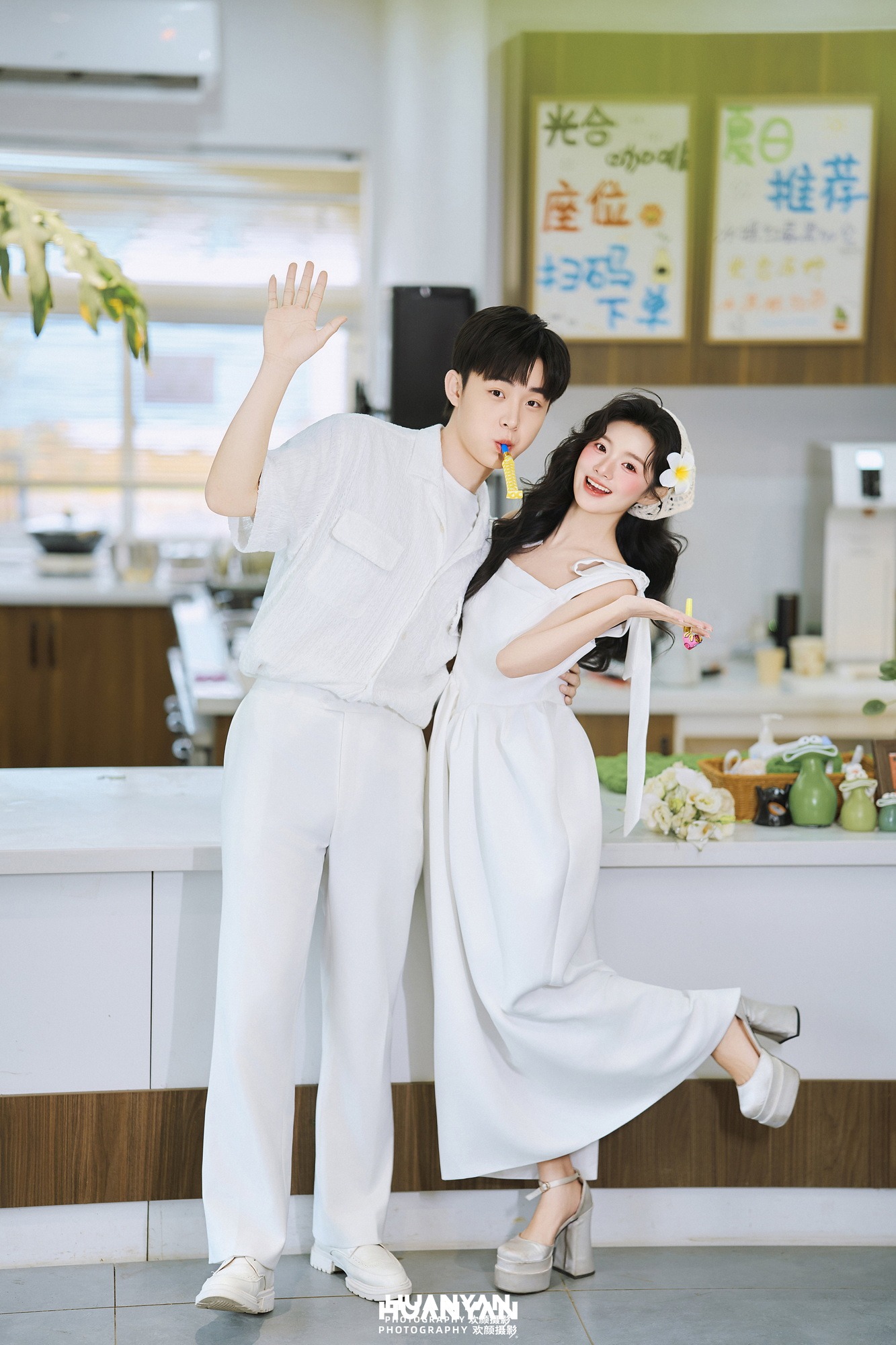 抬头有树客片第7张｜清新自然婚纱照，摄于室内影棚
