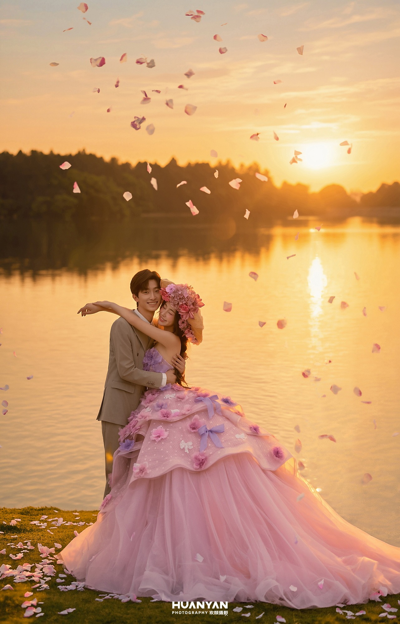 落日绯梦：浪漫唯美婚纱照户外自然实拍