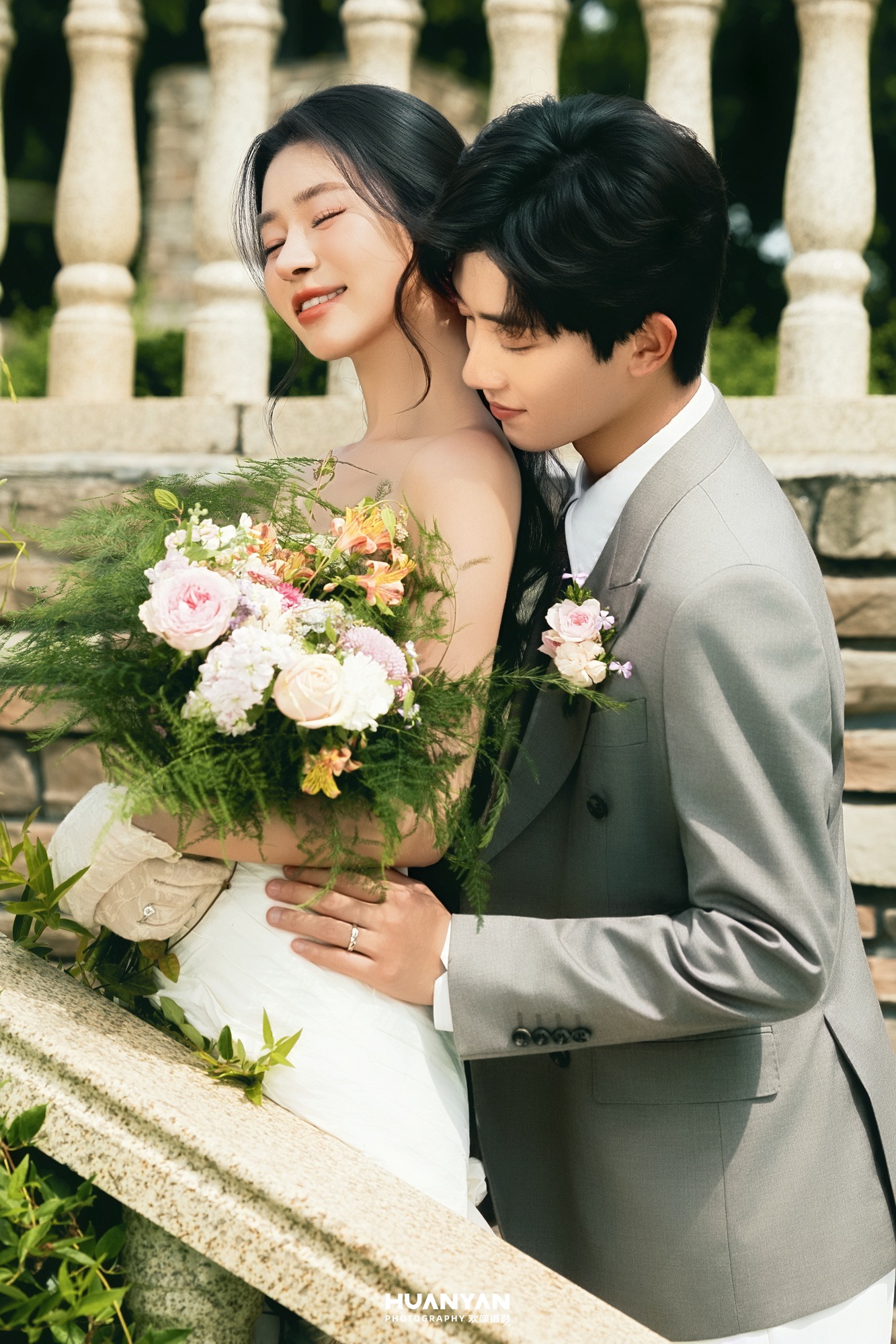 蔷薇之畔客片第3张｜法式浪漫婚纱照，摄于城堡古堡