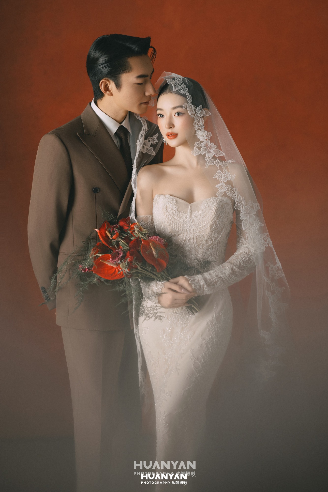 浪漫唯美婚纱照 · 室内影棚场景 · 赤色花信客片