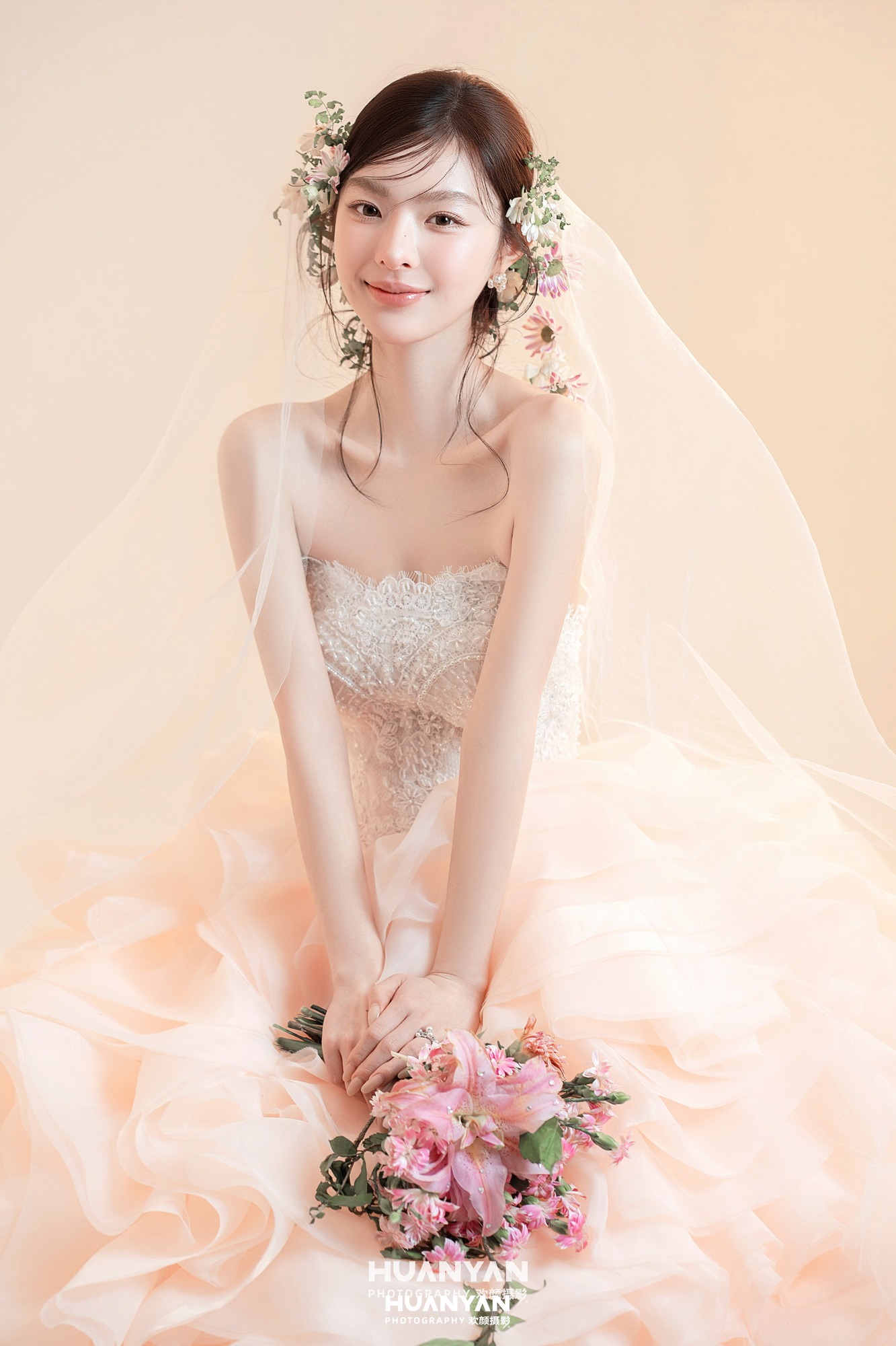 韩式温柔婚纱照 · 室内影棚场景 · 粉云裙摆客片