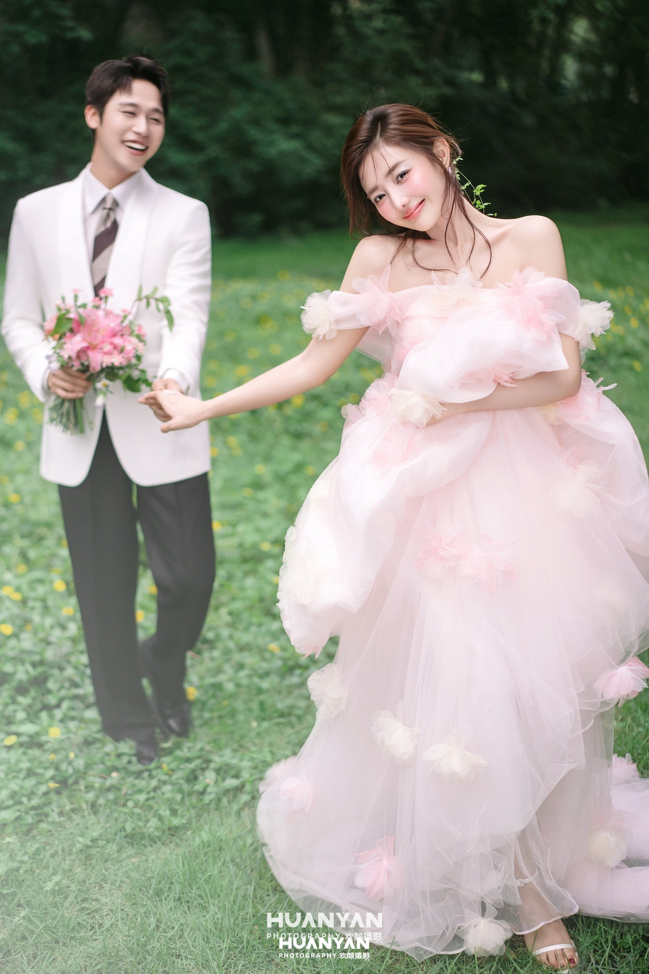 清新自然婚纱照 · 户外自然场景 · 粉纱拾春客片