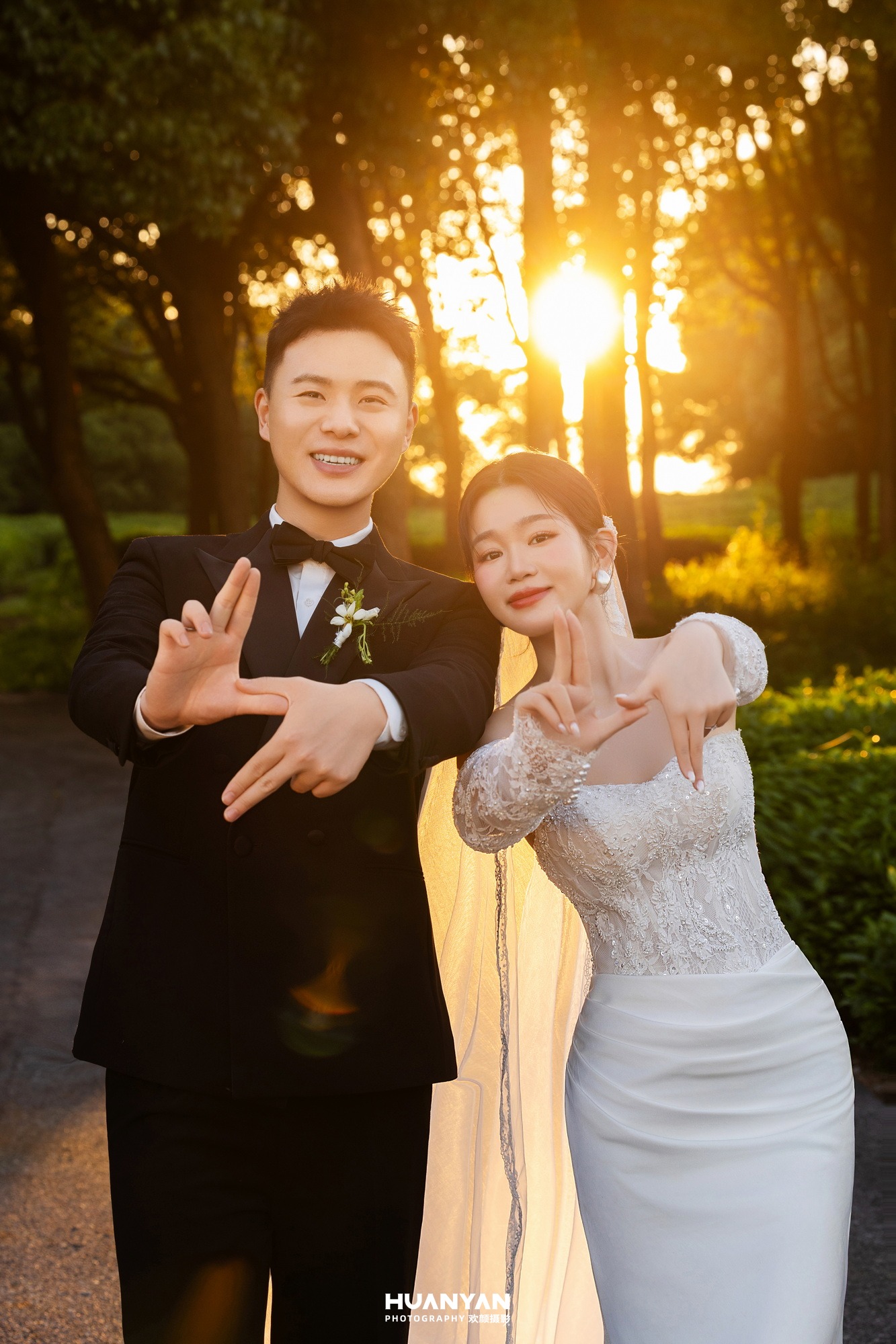 绿荫同行：清新自然婚纱照户外自然实拍