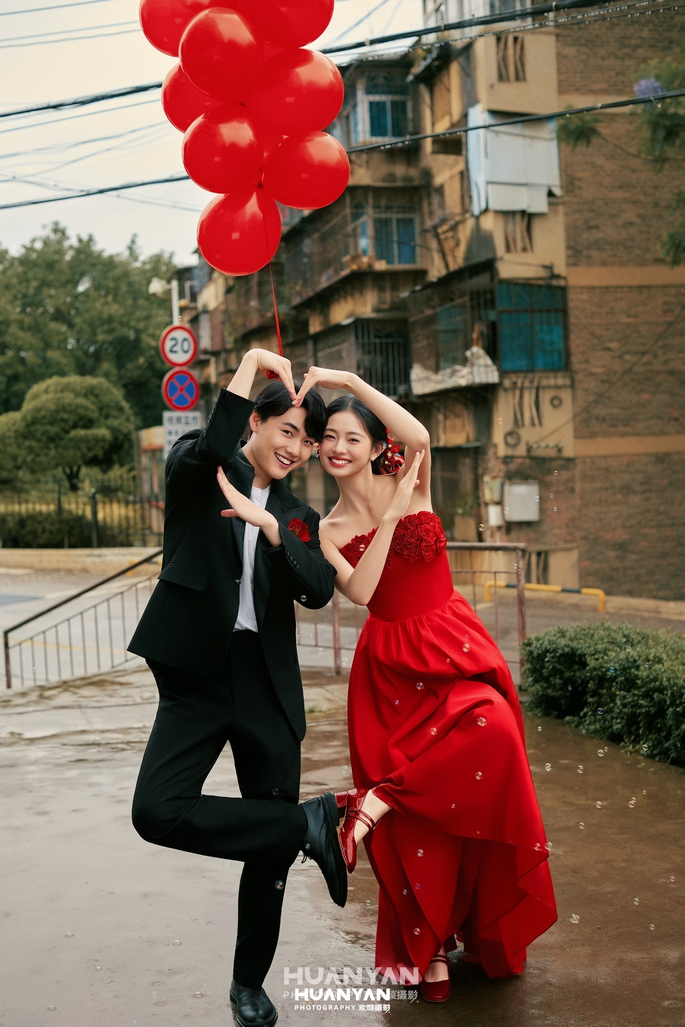 红气球：轻复古婚纱照城市街拍实拍