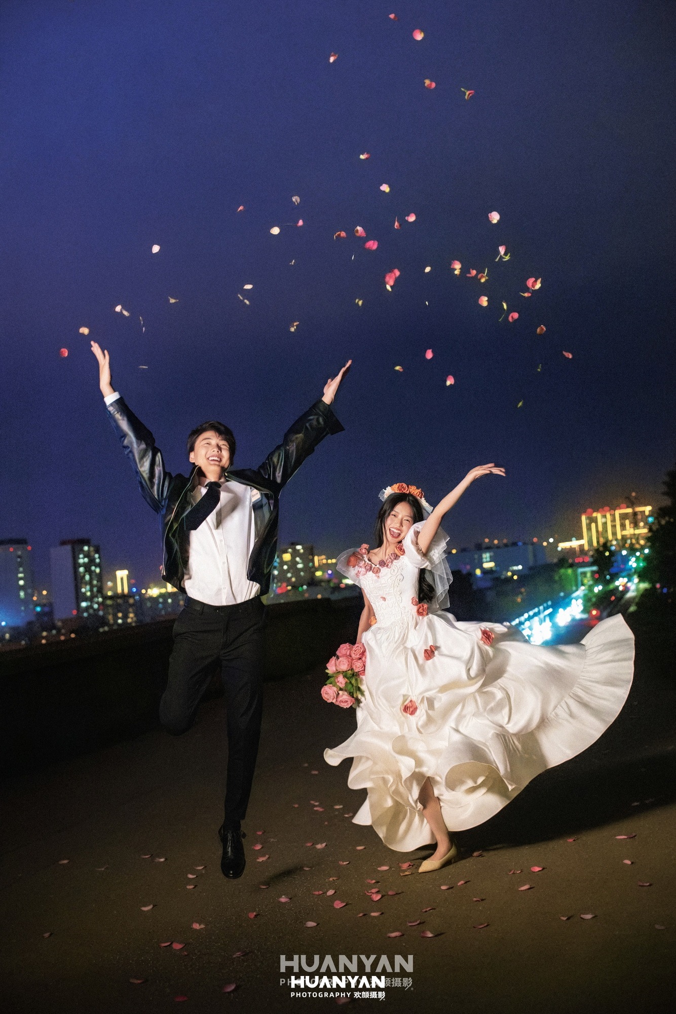 夜灯花雨客片第15张｜浪漫唯美婚纱照，摄于山顶