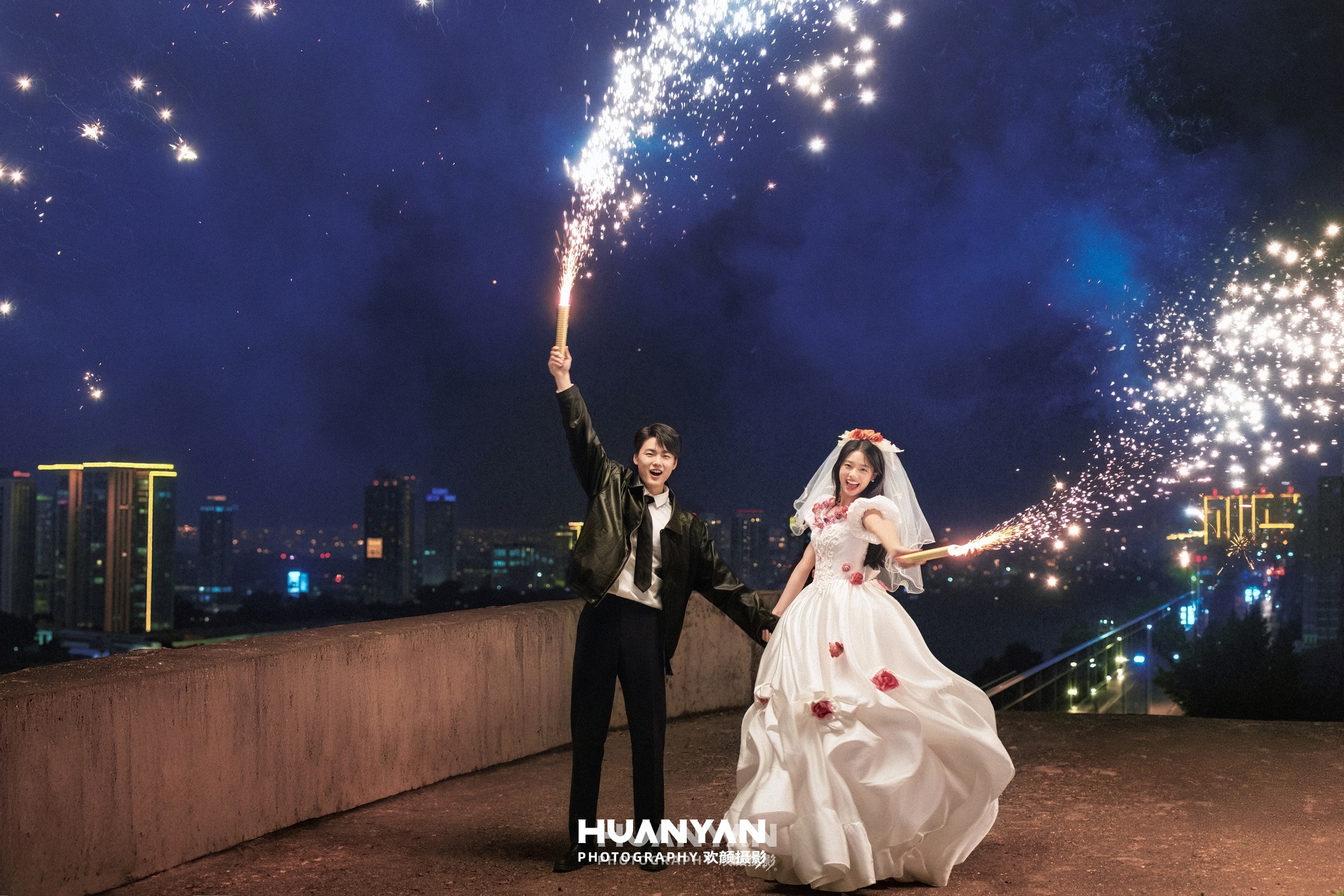 浪漫唯美婚纱照 · 山顶场景 · 夜灯花雨客片