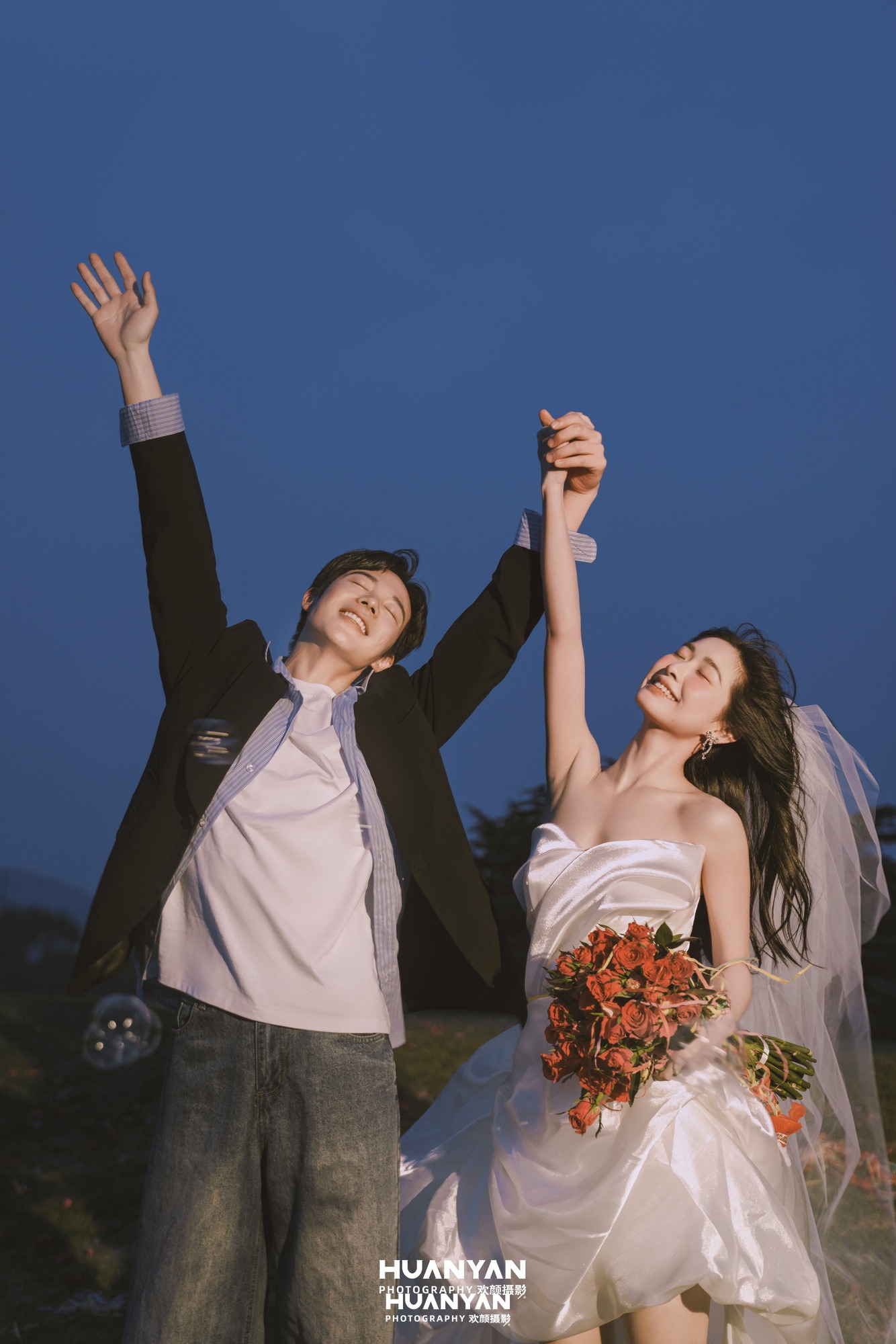 蓝暮红玫：胶片婚纱照户外自然实拍
