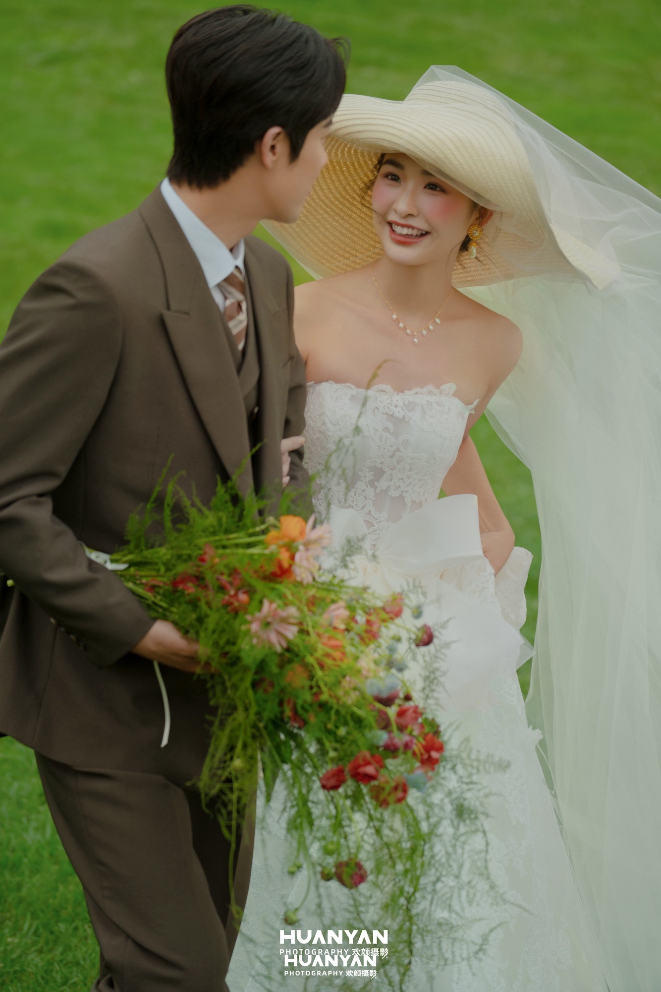 韩式温柔婚纱照 · 户外自然场景 · 花瀑之下客片