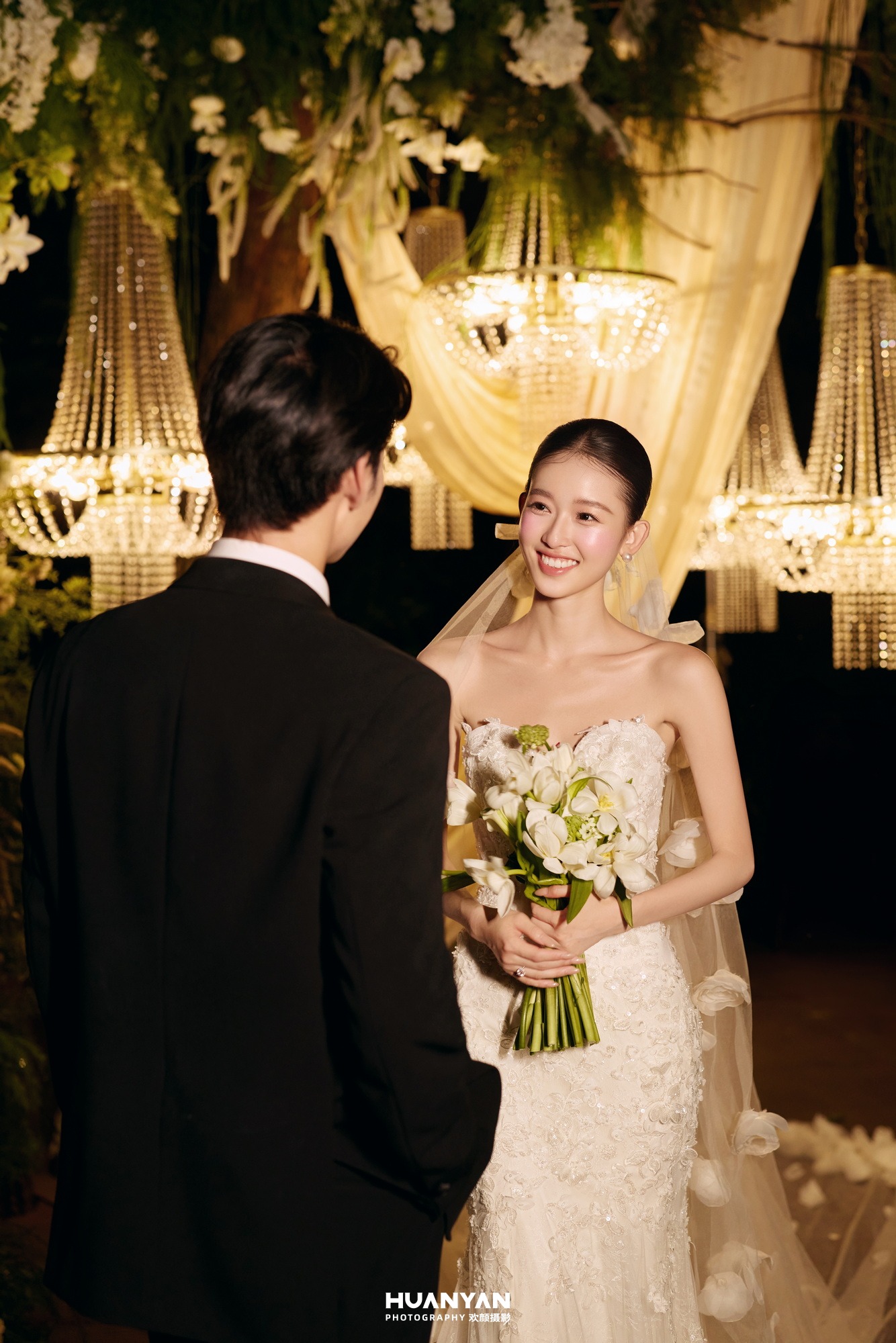 枝头星灯：轻奢高级婚纱照户外自然实拍