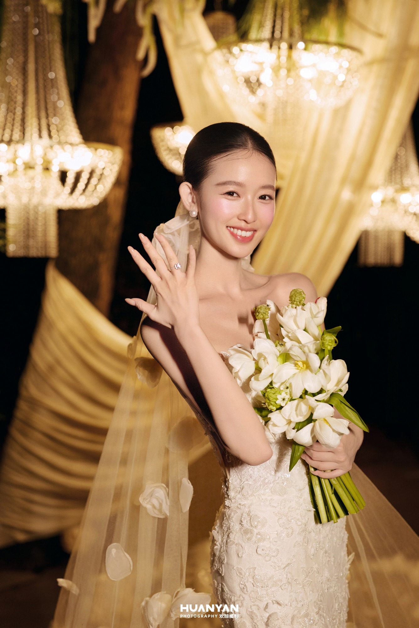 轻奢高级婚纱照 · 户外自然场景 · 枝头星灯客片